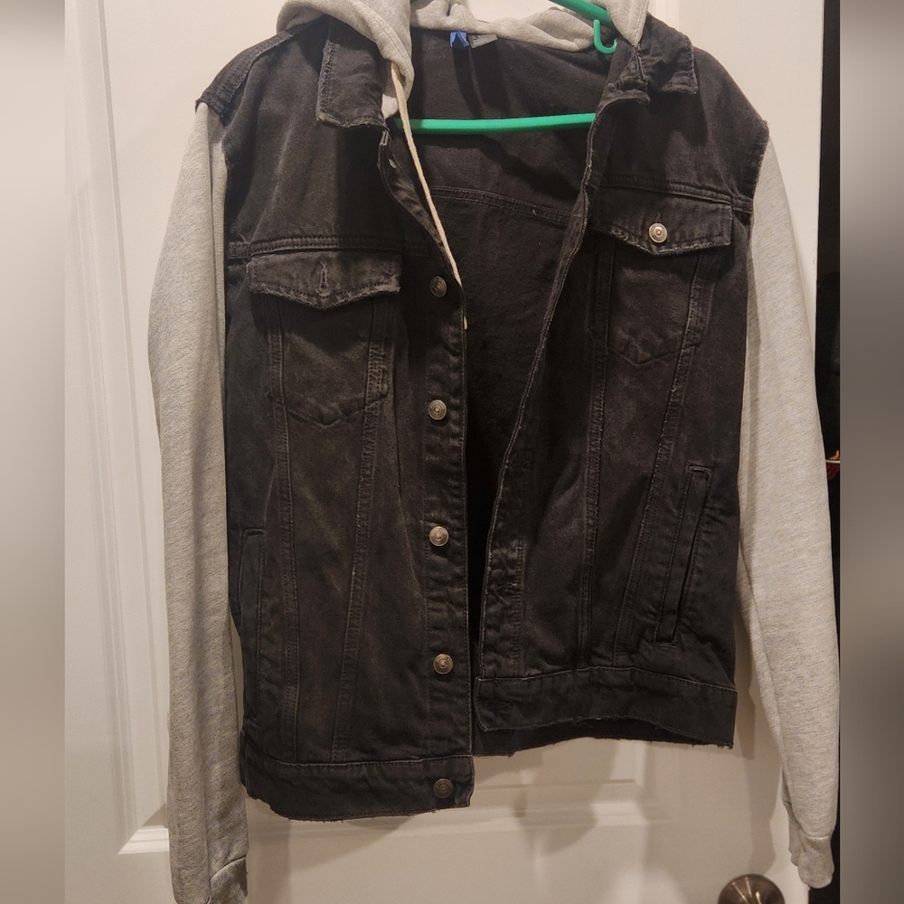 H&M Black Denim-Hoodie Combo Jacket. Size L